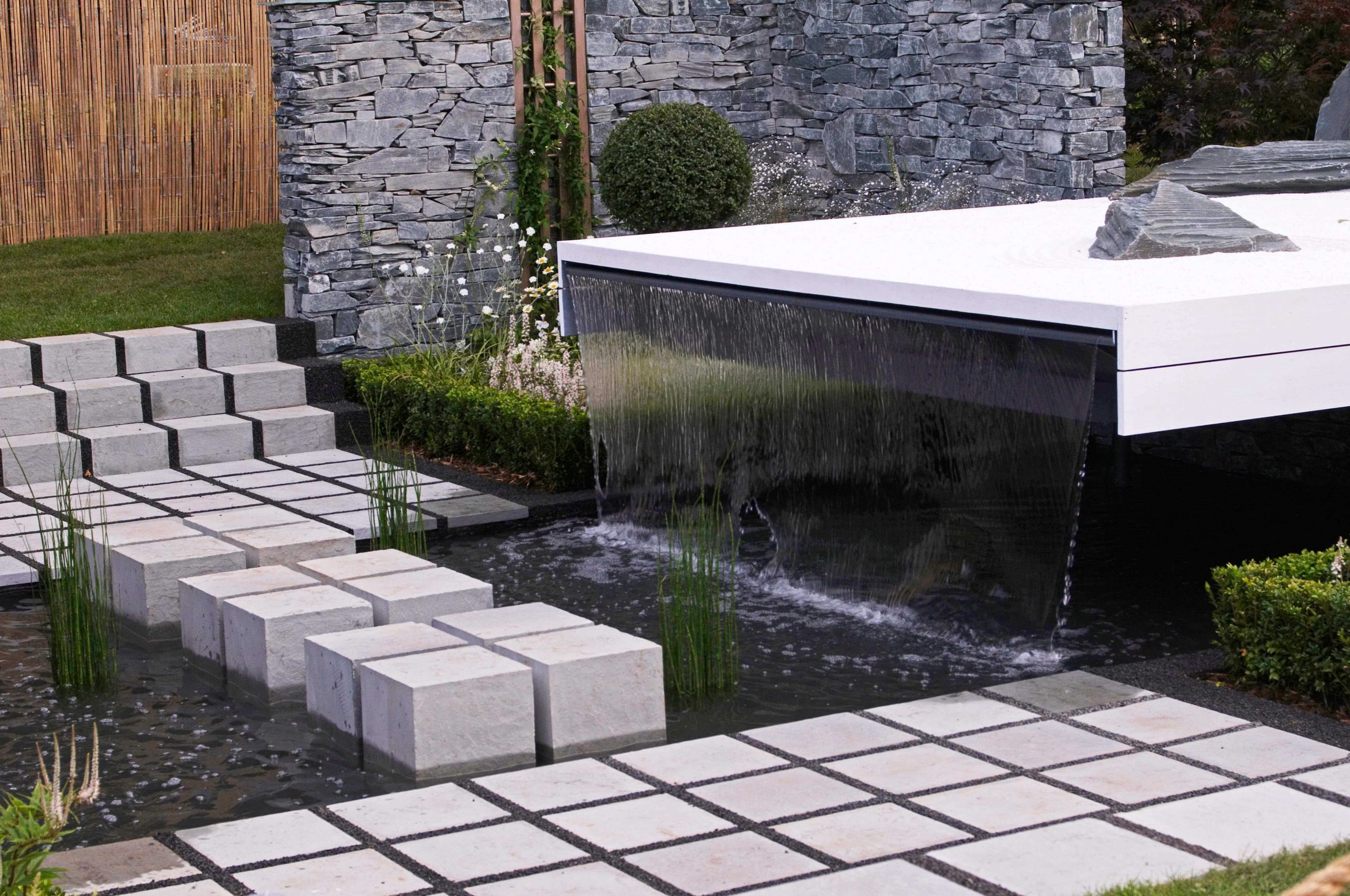 Garden Water Feature And Fountain Installation Company South Croydon CR2